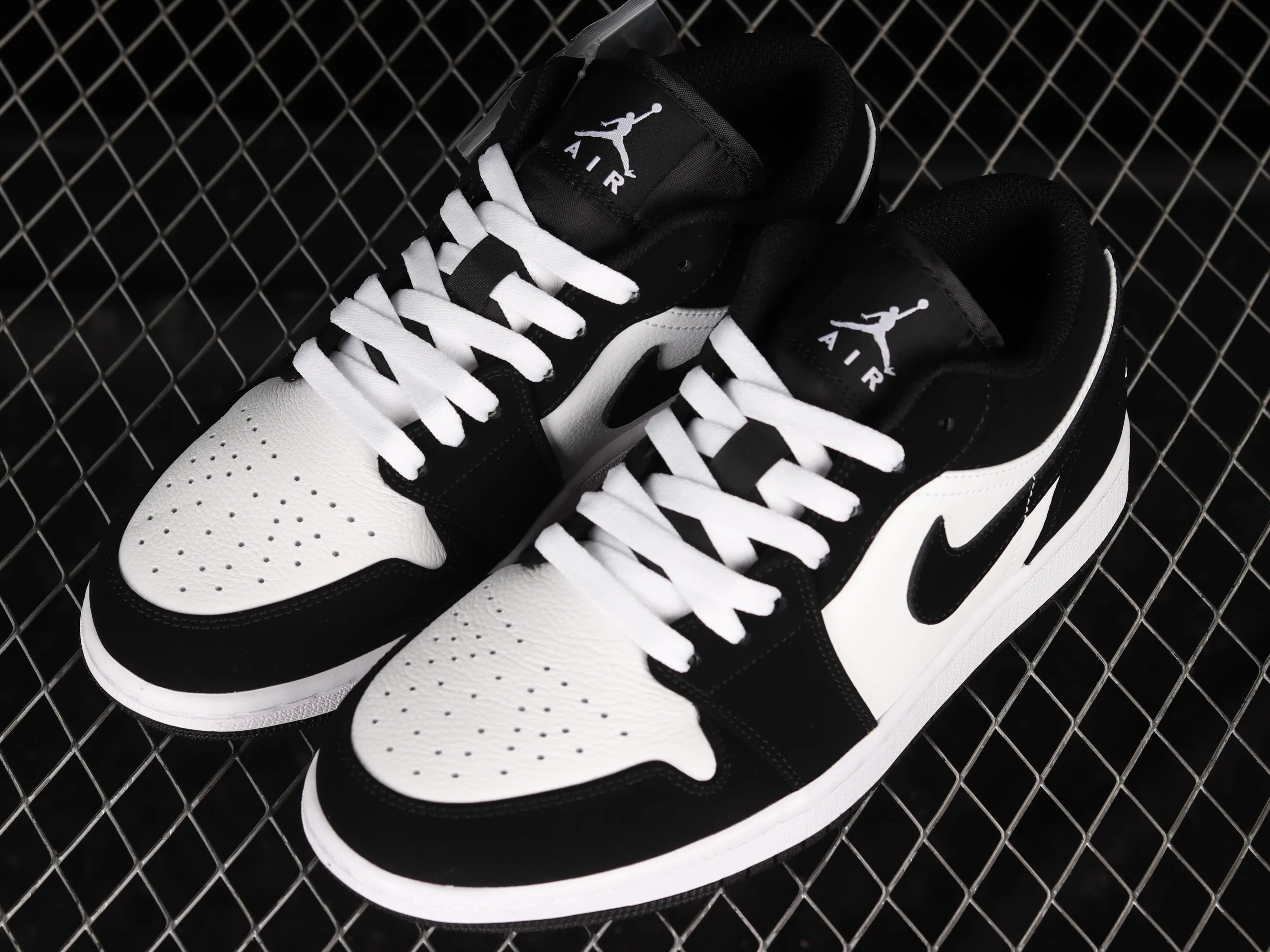 All Categories Air Jordan Jordan Series Basketball Shoes Air Jordan 1 Low Air Jordan 1 Low AJ1 Joe 1 Black and White Panda Sports Culture Basketball Shoes DC1391-100